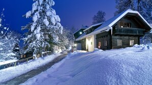 Exterior - Authentic Apartment in Oberaichwald near Hiking Area (Finkenstein am Faaker See)