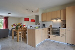 Private kitchen - Villa in Lanzac With Private Garden (Lanzac)