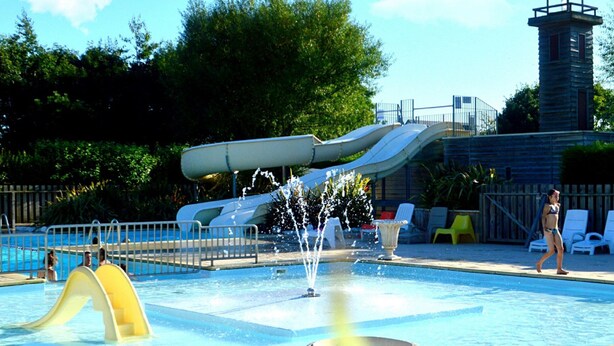 Pool - Luxury Mobile Home With Wooden Terrace in Beautiful Normandy (Port-en-Bessin-Huppain)