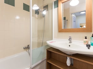 Bathroom - Beautyful House in Norman Style Near Deauville and Honfleur (Danestal)