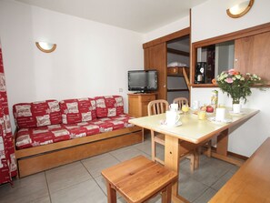 Chalet | Living room - Chalet-style Stay in Val Claret (Tignes)