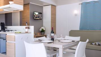 Chalet | Private kitchen | Fridge, microwave, dishwasher, coffee/tea maker