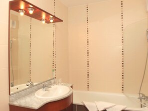 Apartment | Bathroom - Coastal Apartment With Terrace (Saint-Jean-de-Luz)