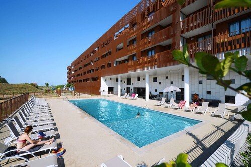 Modern Seaside Apartment