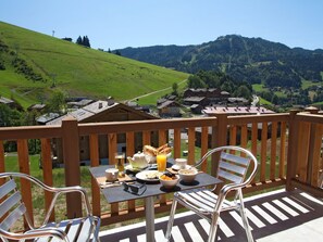 Apartment | Balcony - Chic Chalet-style Apartment (La Clusaz)