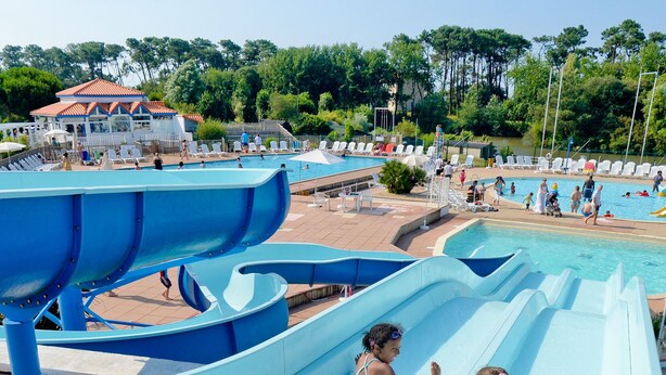 Outdoor pool - Stylish Holiday Home Located Near a Lake in the Vendée (Talmont-Saint-Hilaire)