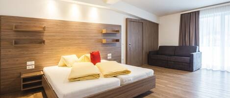 Apartment | 1 bedroom, individually furnished, bed sheets