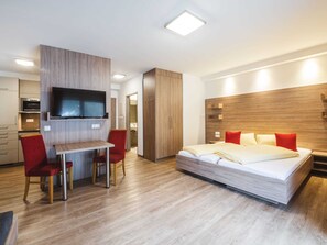 Apartment | 1 bedroom, individually furnished, bed sheets