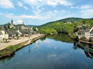 Exterior - Colorful Apartment on the Bank of the Dordogne River (Argentat-sur-Dordogne)