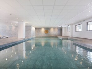 Outdoor pool - Chalet in Paradiski With Ski-in/ski-out Access (La Plagne-Tarentaise)