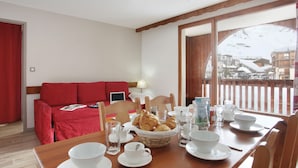 Dining - Studio With Balcony or Terrace Near the ski Slopes (Les Belleville)