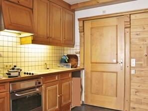 Apartment | Private kitchen | Fridge, oven - Cozy Holiday Apartment in Königsleiten Austria With Balcony (Wald im Pinzgau)