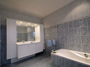Villa | Bathroom - Provencal Villa With Dishwasher, 1km From Nice Town Vidauban (Vidauban)