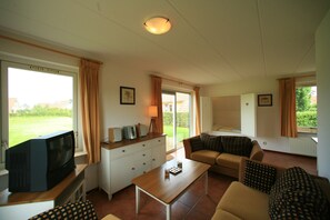 House | Living room - Spacious Villa With Parking (Tynaarlo)