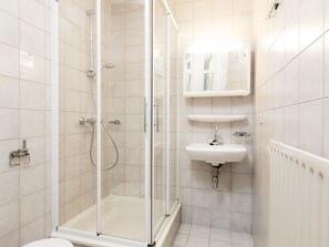 Apartment | Bathroom | Shower - Cozy Apartment on the Boulevard of Egmond aan Zee (Egmond aan Zee)