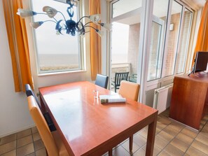 Apartment | Living room - Cozy Apartment on the Boulevard of Egmond aan Zee (Egmond aan Zee)