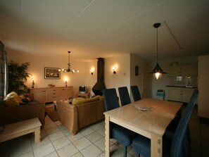 Dining - Thatched, Attractive Villa in Julianadorp near Beach (Julianadorp)