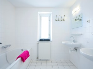 Villa | Badezimmer | Badewanne