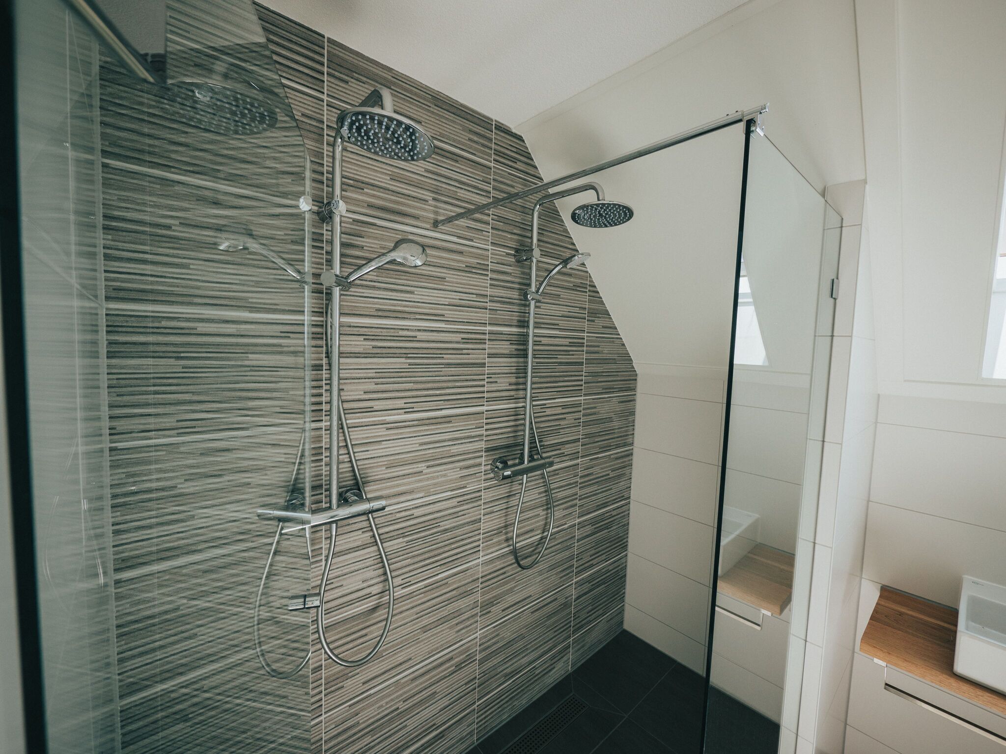 Ferienhaus | Badezimmer | Dusche, Handtücher