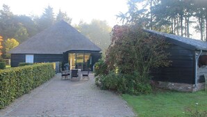 Unclassified image, 2 of 39, button - Spacious Mansion near Lake in Ulvenhout (Ulvenhout)