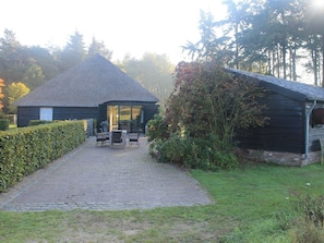 Balcony - Spacious Mansion near Lake in Ulvenhout (Ulvenhout)