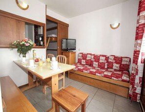 Living room - Chalet in France With Modern Apartments (Tignes)