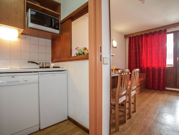 Chalet | Private kitchen - Chalet in France With Modern Apartments (Tignes)