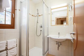 Apartment | Badezimmer | Dusche