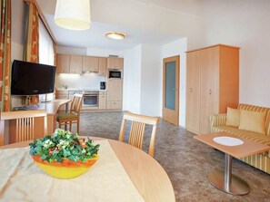 Apartment | Dining - Apartment in Kaltenbach Near Ski Lift (Stumm)