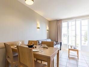 Dining - Nice Home With Bath Tub, Located Near Historic Omaha Beach (Port-en-Bessin-Huppain)