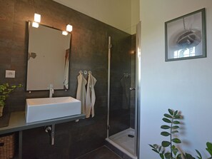 Shower, towels - Beautiful Villa in Fournès With Swimming Pool (Fournes)