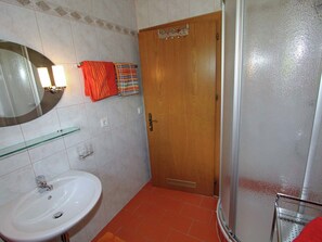 Apartment | Badezimmer | Dusche, Handtücher