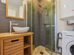 House | Bilik Mandi | Pancuran mandi 