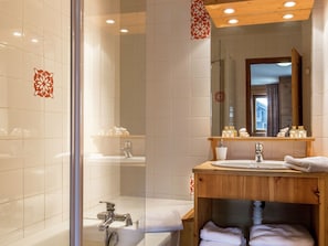 Apartment | Bathroom | Hair dryer, towels - Savoyards and Rustic Studio in the Heart of Val D'isère (Val-d'Isere)