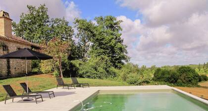 Luxurious and Comfortable Farmhouse in a Beautiful Area