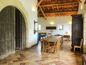 Dining - Luxurious and Comfortable Farmhouse in a Beautiful Area (Montagnac-sur-Lede)