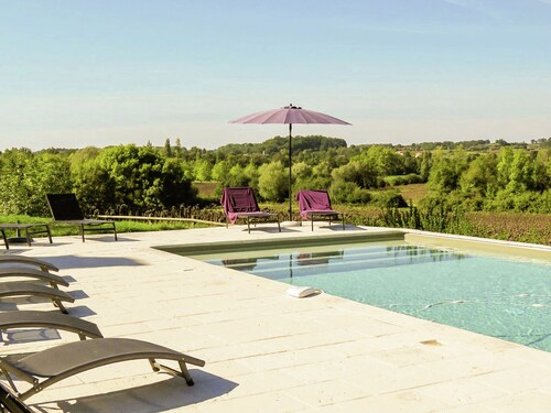 Luxurious and Comfortable Farmhouse in a Beautiful Area
