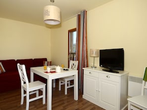 Dining - Mobile Home on the Largest Water Reservoir in Hautes-alpes (Le Lauzet-Ubaye)