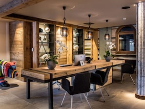Reception - Luxury Apartment, Every bed Room has a Bath Room-ensuite (Val-d'Isere)