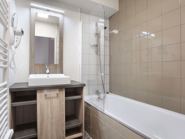 Chalet | Bathroom - Chalet in Praroustan With Mountain Views (Uvernet-Fours)