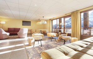 Reception - Chalet in Praroustan With Mountain Views (Uvernet-Fours)