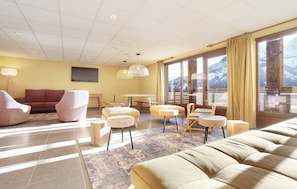 Reception - Chalet in Praroustan With Mountain Views (Uvernet-Fours)