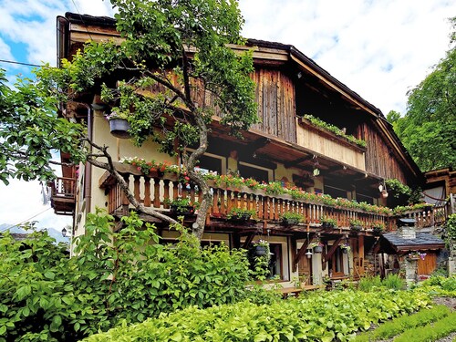 Superb Savoyard Traditional Chalet Located 500 m From the Slopes