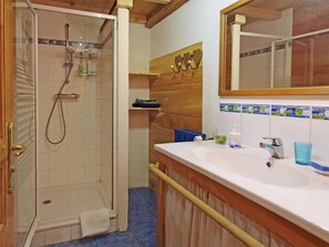 Chalet | Bathroom | Shower - Superb Savoyard Traditional Chalet Located 500 m From the Slopes (Peisey-Nancroix)