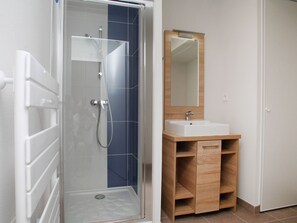 Apartment | Bathroom - Apartment in Bretagne Near Morbihan (Baden)