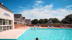Pool - Apartment in Bretagne Near Morbihan (Baden)