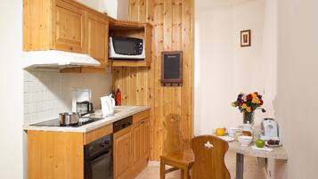 Chalet | Private kitchen | Fridge, oven, dishwasher