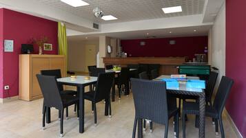 Apartment | Dining