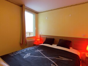 Apartment | Room amenity - Chalet in Isola Near Ski Slopes (Isola)