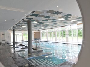Outdoor pool - Luxury Apartment in a Gorgeous Area Called La Belle Epoque (Bagnoles-de-l'Orne)